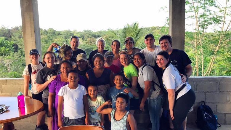 Group photo of ASB Volunteers in Belize 