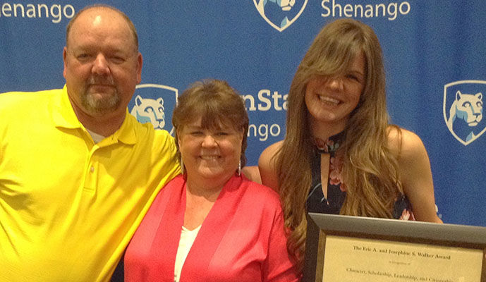 Picture of Mark, Joanne and Kate Erdesky at the 2017 Student Convocation Banquet