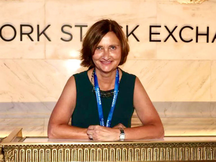 Carolyn Weiss posing for a photo at the New York Stock Exchange